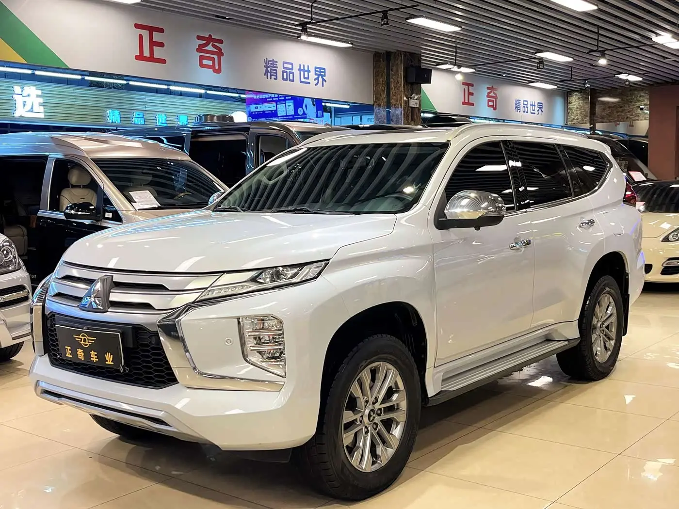 Mitsubishi Pajero Sport 2022 — Photo 3/20
