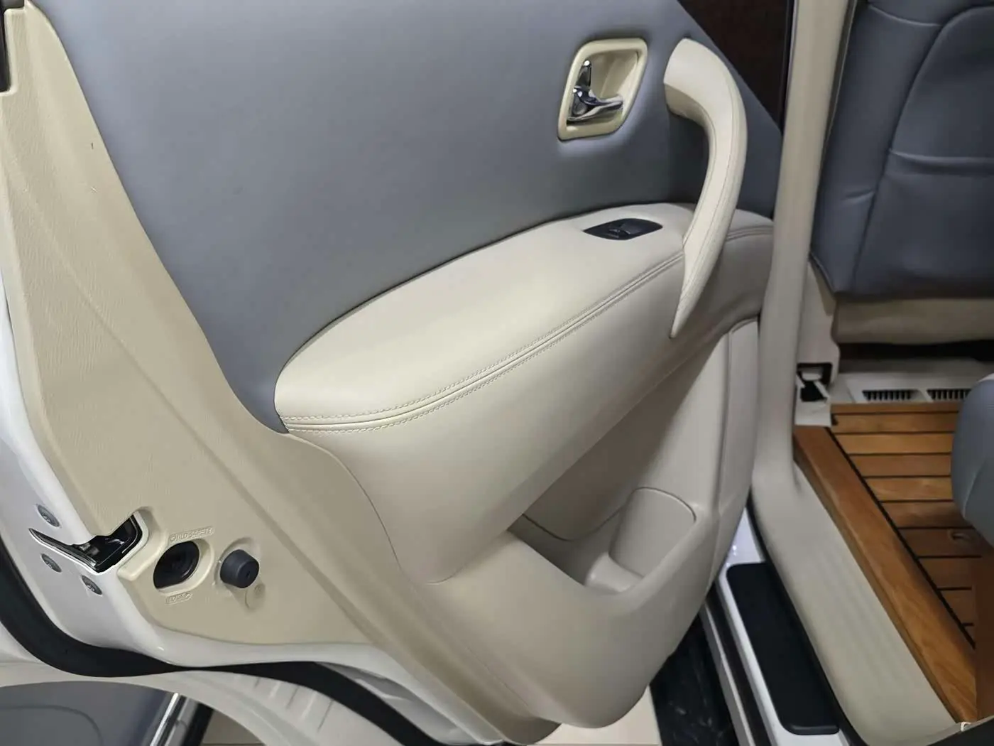 Nissan Patrol 2019 — ფოტო 4/10