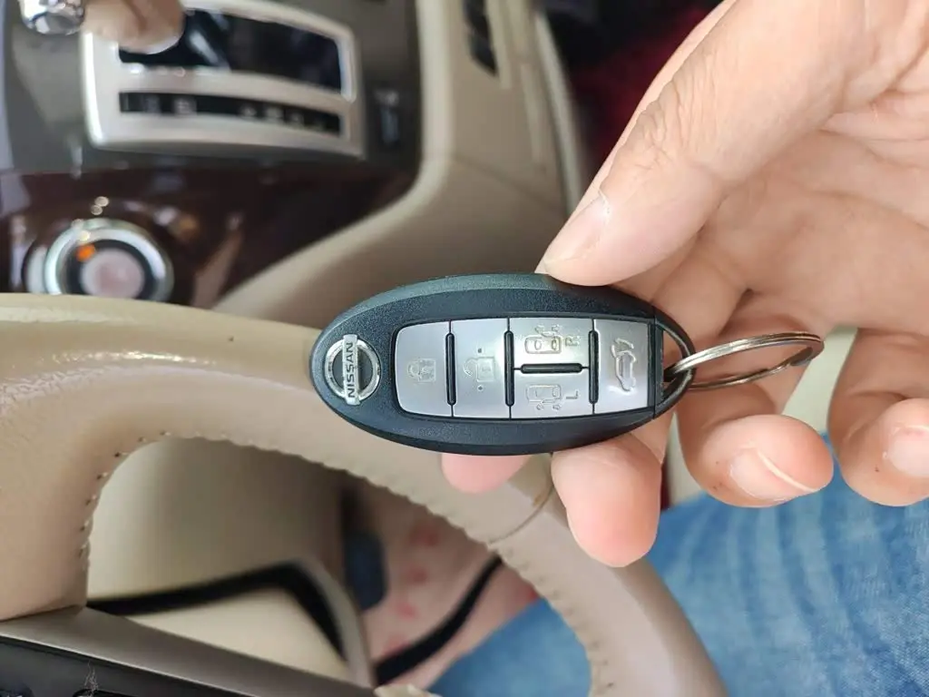 Nissan Quest 2015 — Photo 17/20