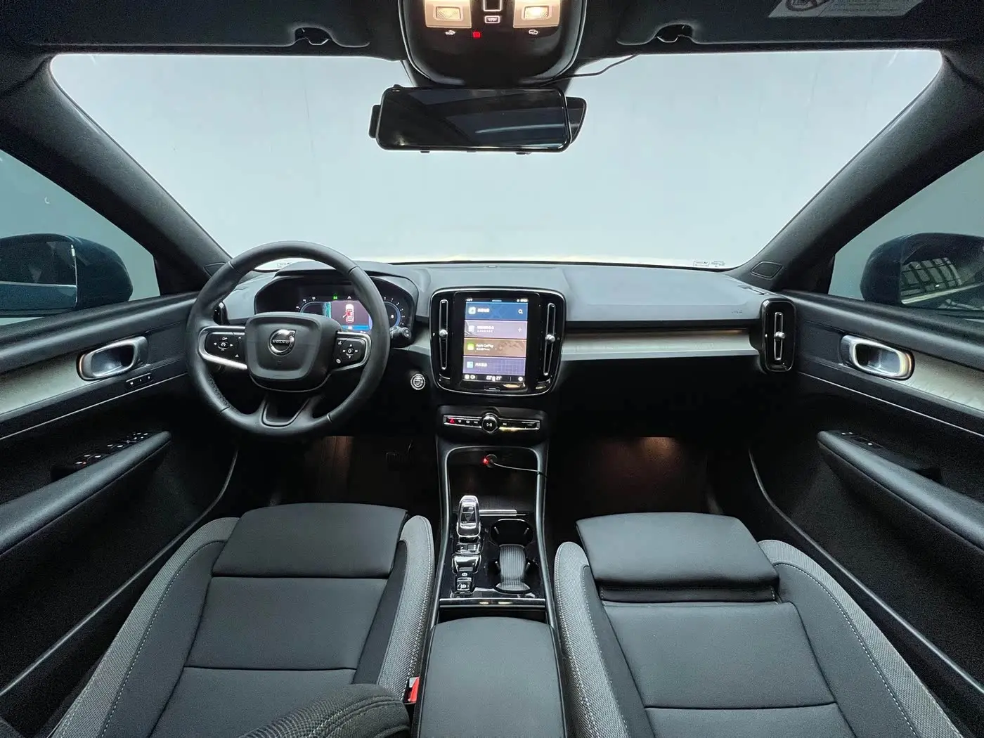 Volvo XC40 2023 — Фото 6/20