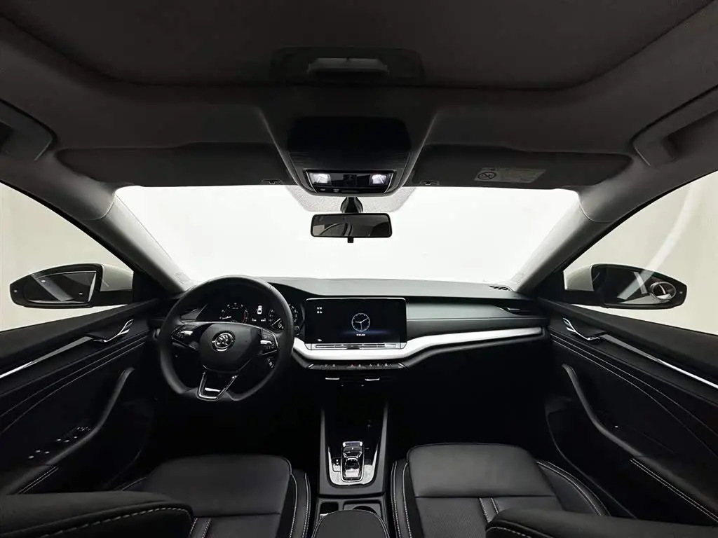 Škoda Octavia 2023 — Фото 18/20