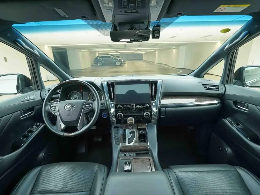 Toyota Vellfire 2021 — Photo 17/18