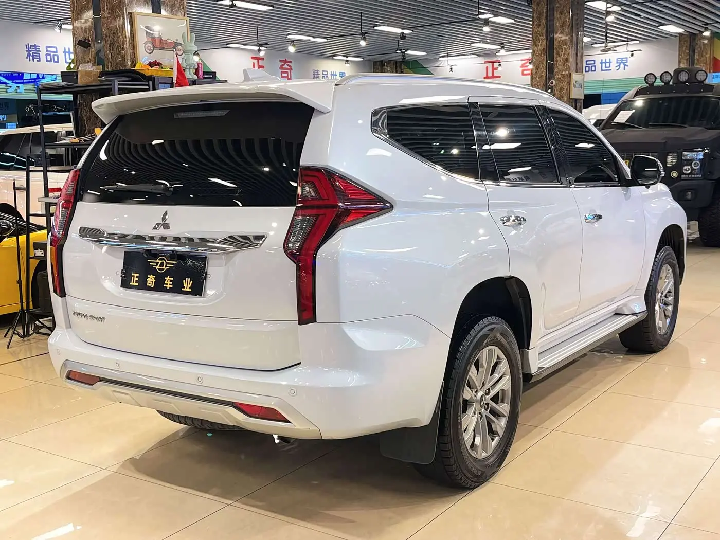Mitsubishi Pajero Sport 2022 — Photo 4/20
