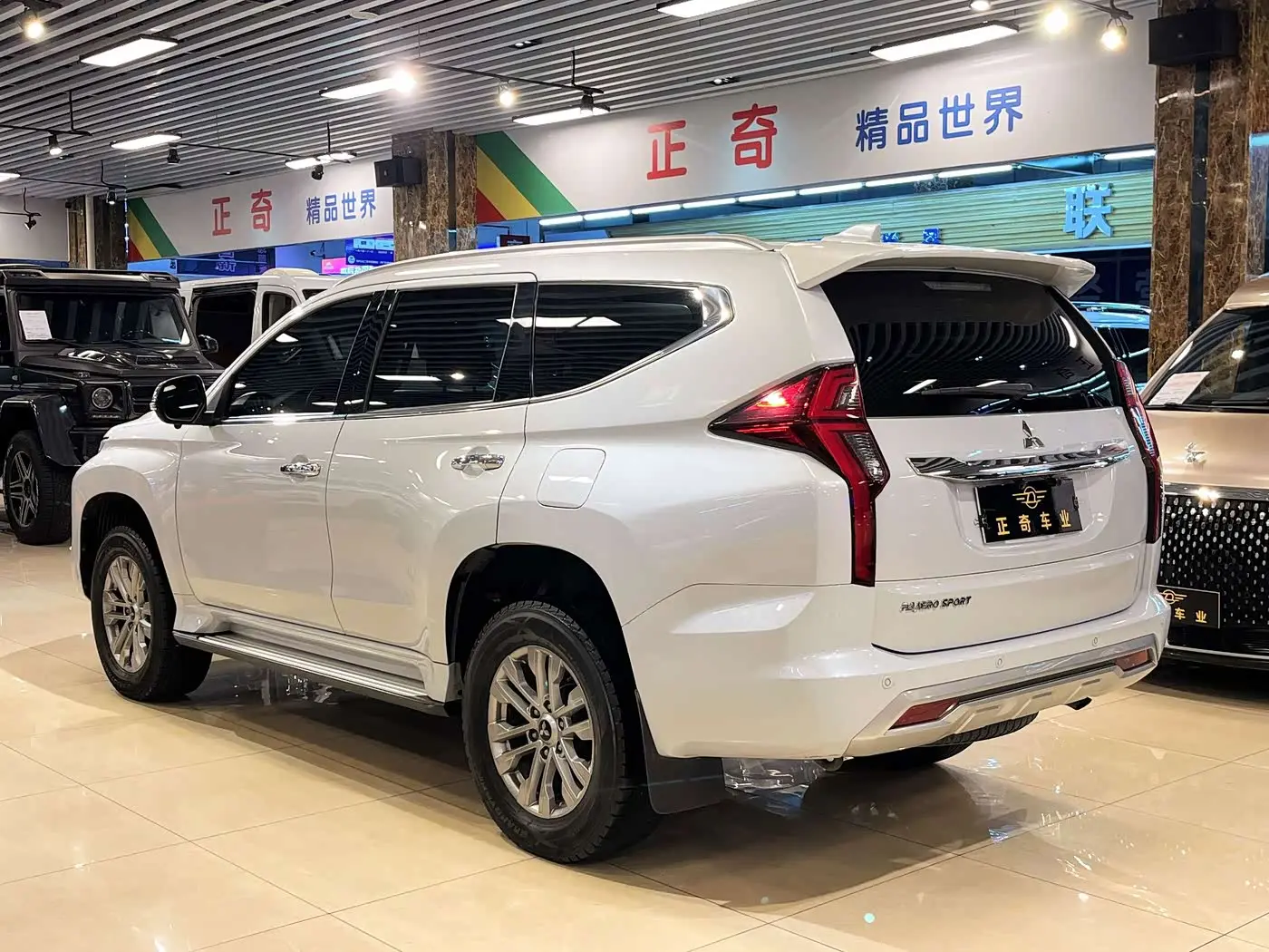Mitsubishi Pajero Sport 2022 — Photo 6/20