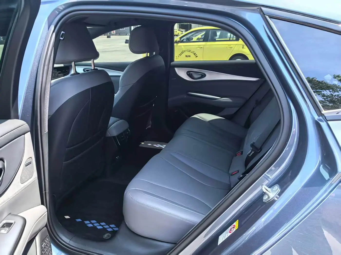 BYD Seal 07 DM-i 2025 — Фото 6/9