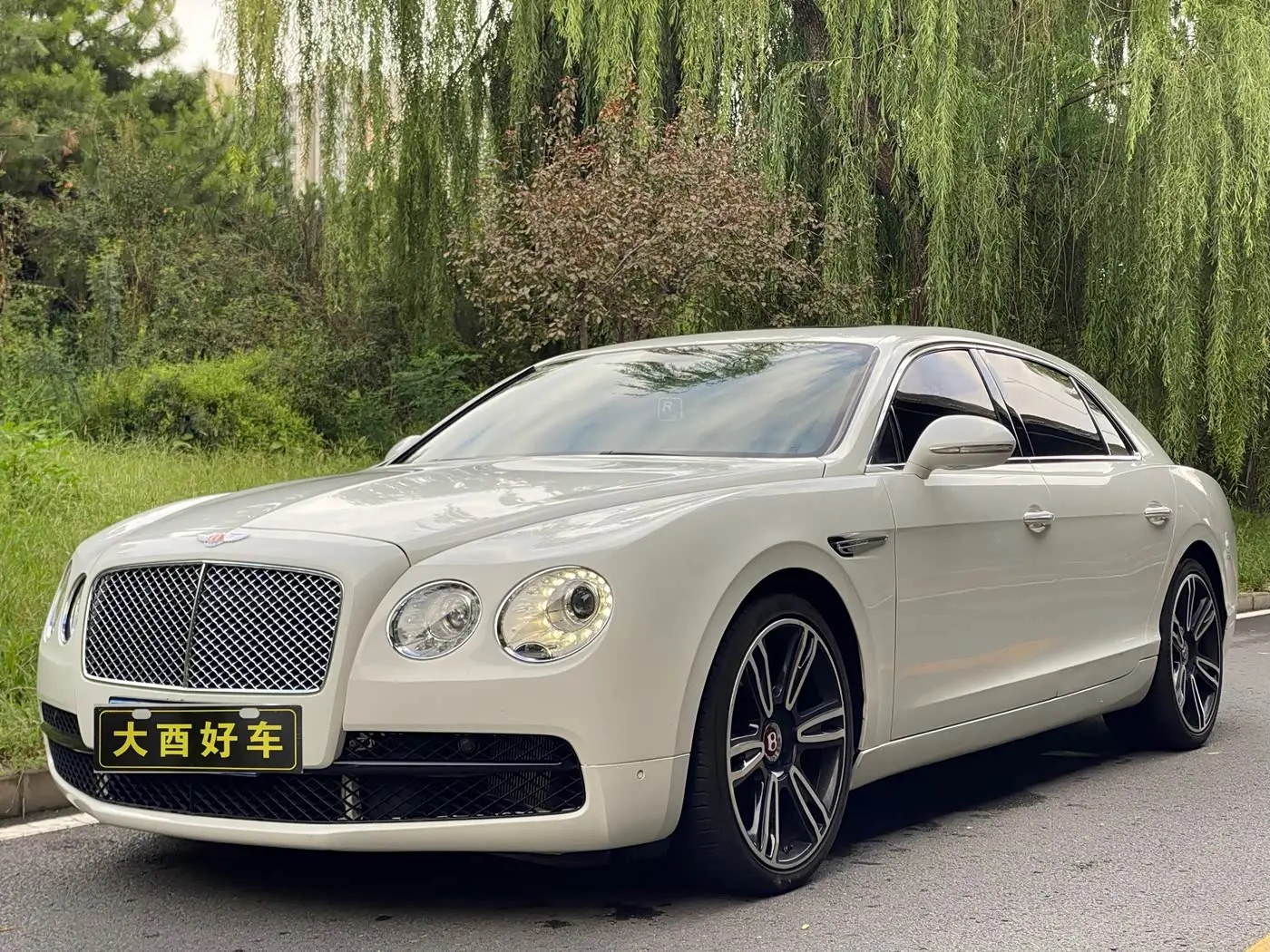 Bentley Flying Spur 2016 — Фото 1/20