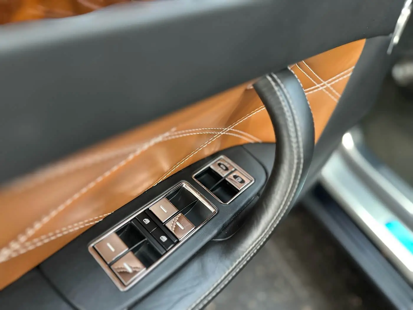 Bentley Flying Spur 2012 — Фото 5/20