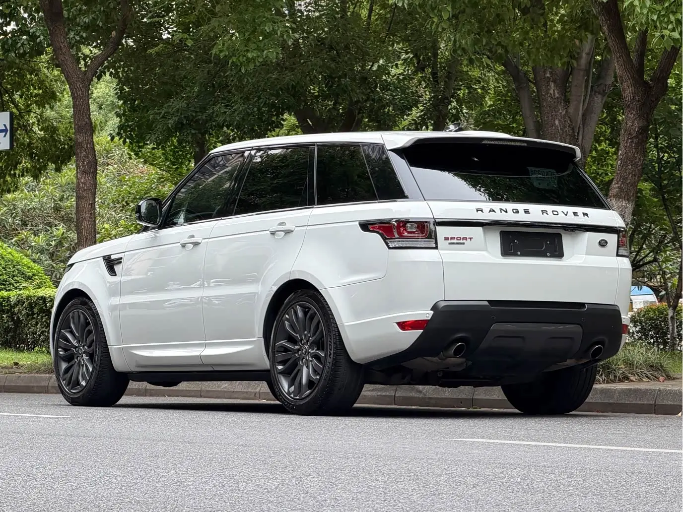 Land Rover Range Rover Sport 2017 — Photo 6/20