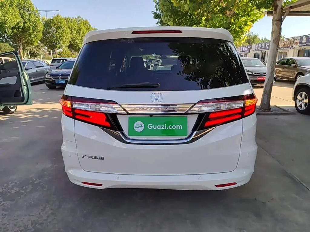 Honda Odyssey 2016 — ფოტო 6/20