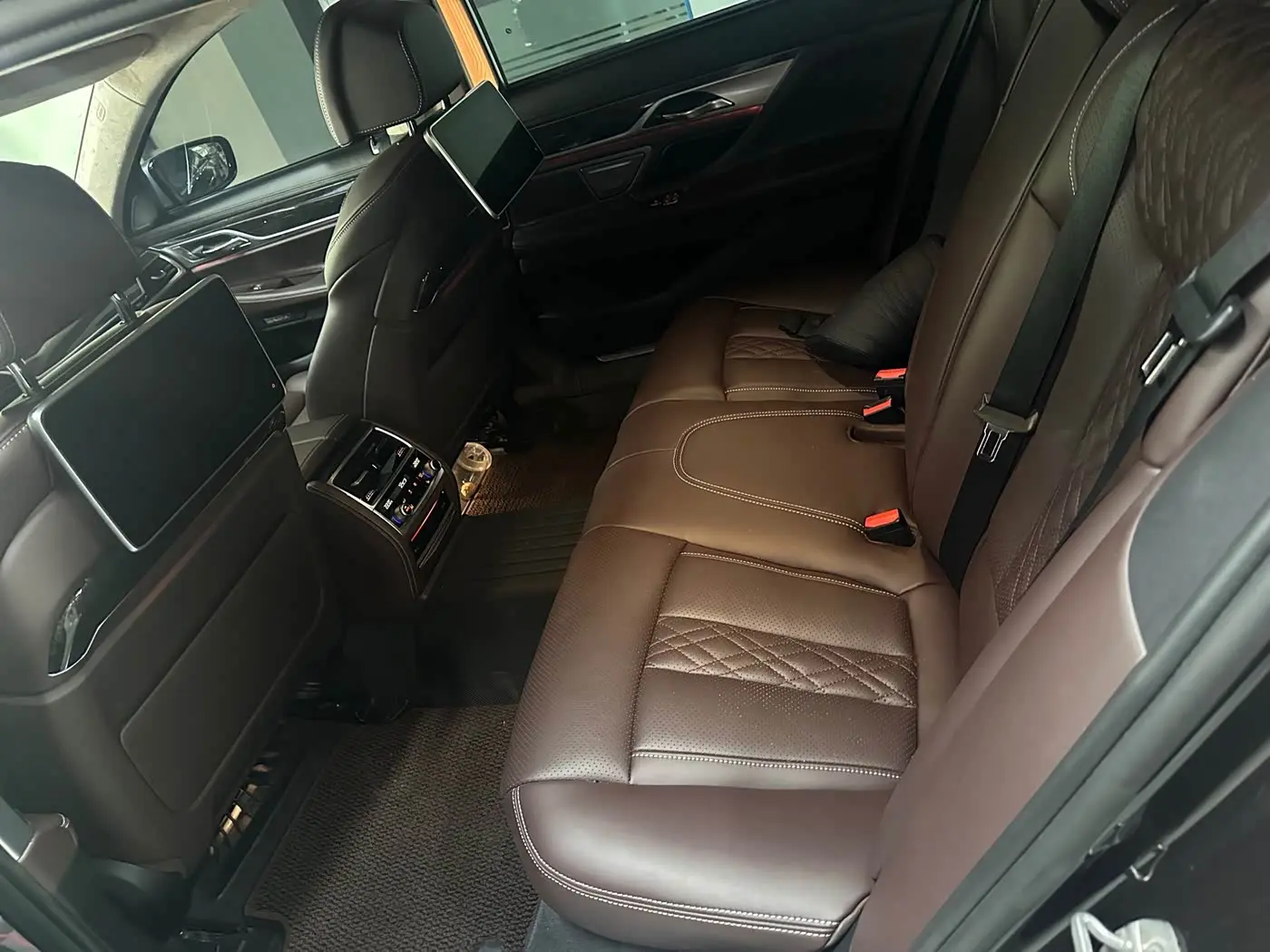 BMW 7 Series 2016 — Photo 8/18