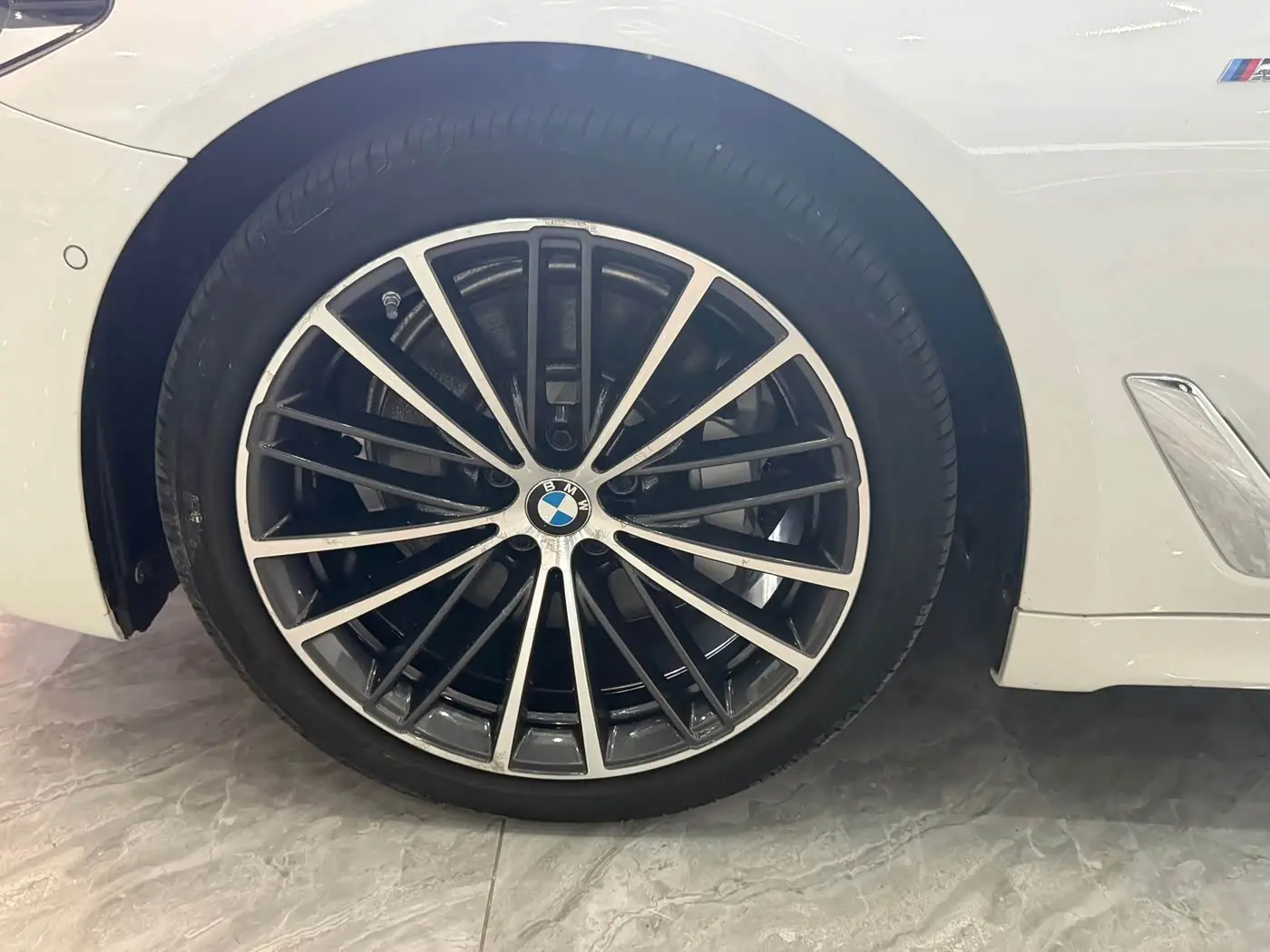 BMW 5 Series 2019 — Фото 13/16