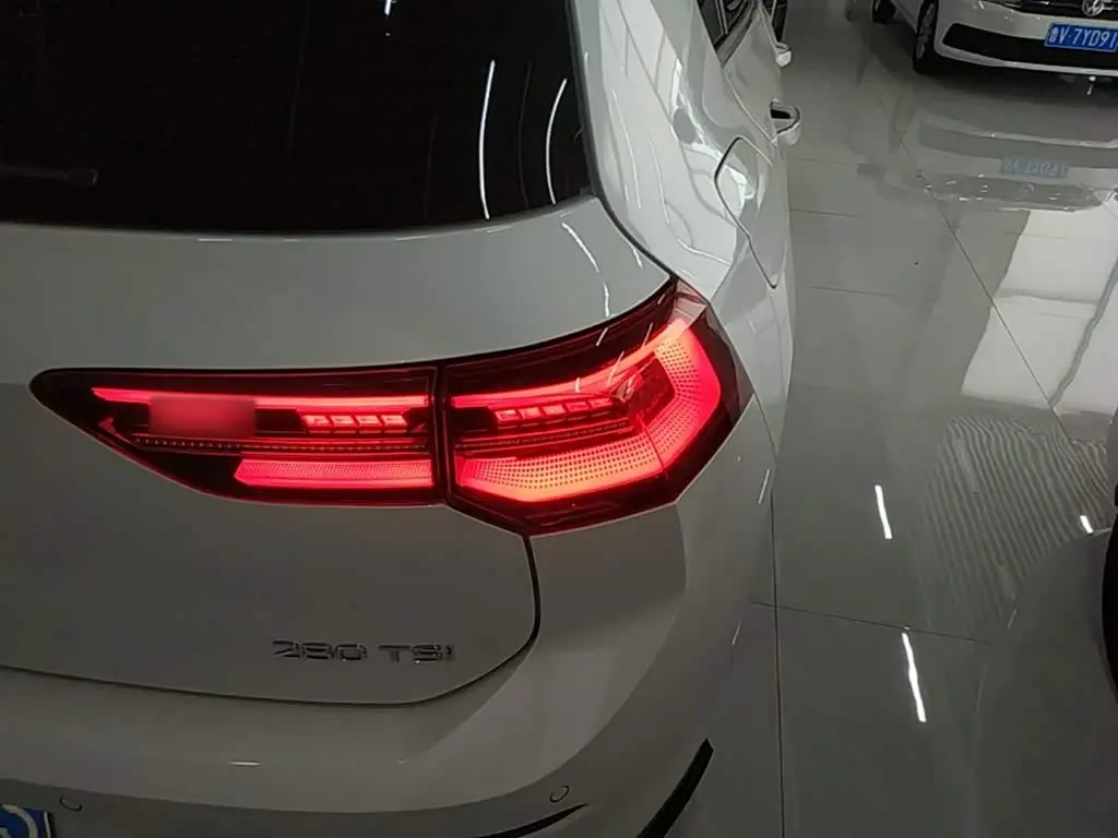 Volkswagen Golf 2022 — Photo 8/20