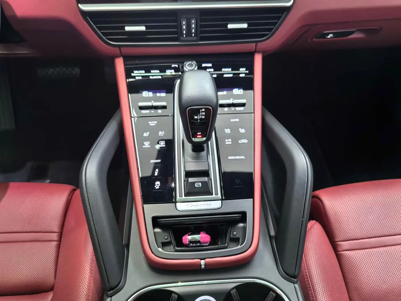 Porsche Cayenne 2023 — Фото 17/20