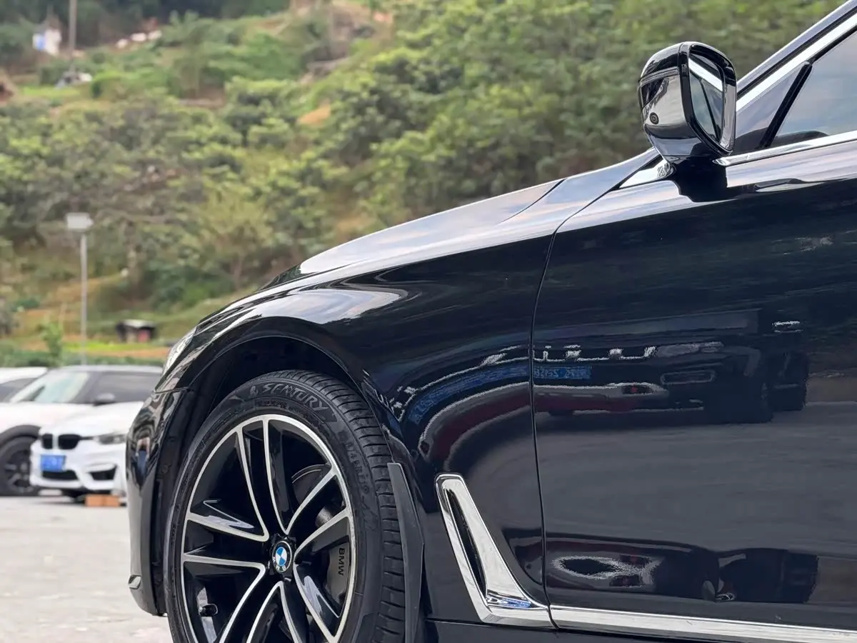 BMW 7 Series 2018 — Photo 6/20