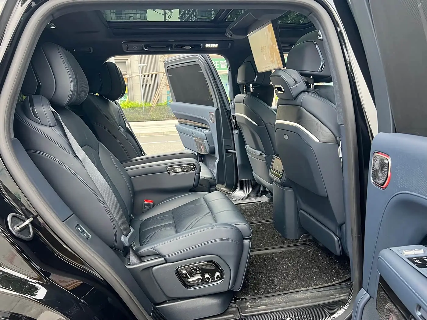 ZEEKR 9X 2025 — Photo 12/20