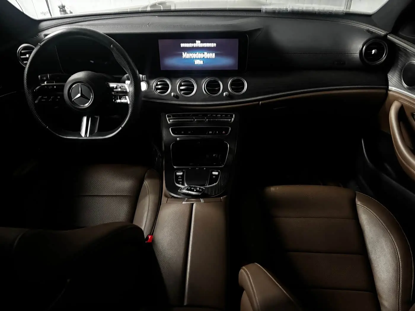 Mercedes-Benz E-Class 2022 — Photo 12/14