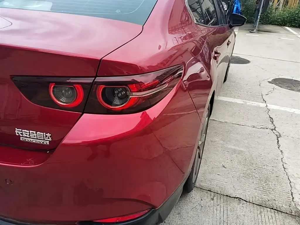 Mazda Mazda3 Axela 2023 — Photo 8/20