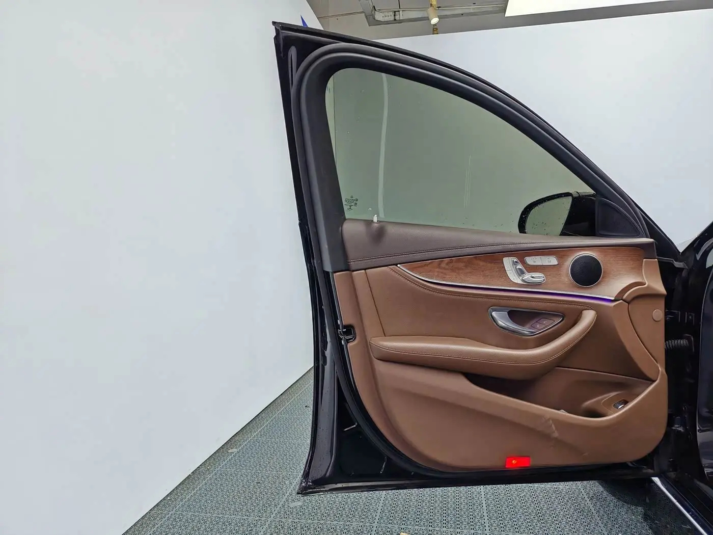 Mercedes-Benz E-Class 2022 — Фото 13/20