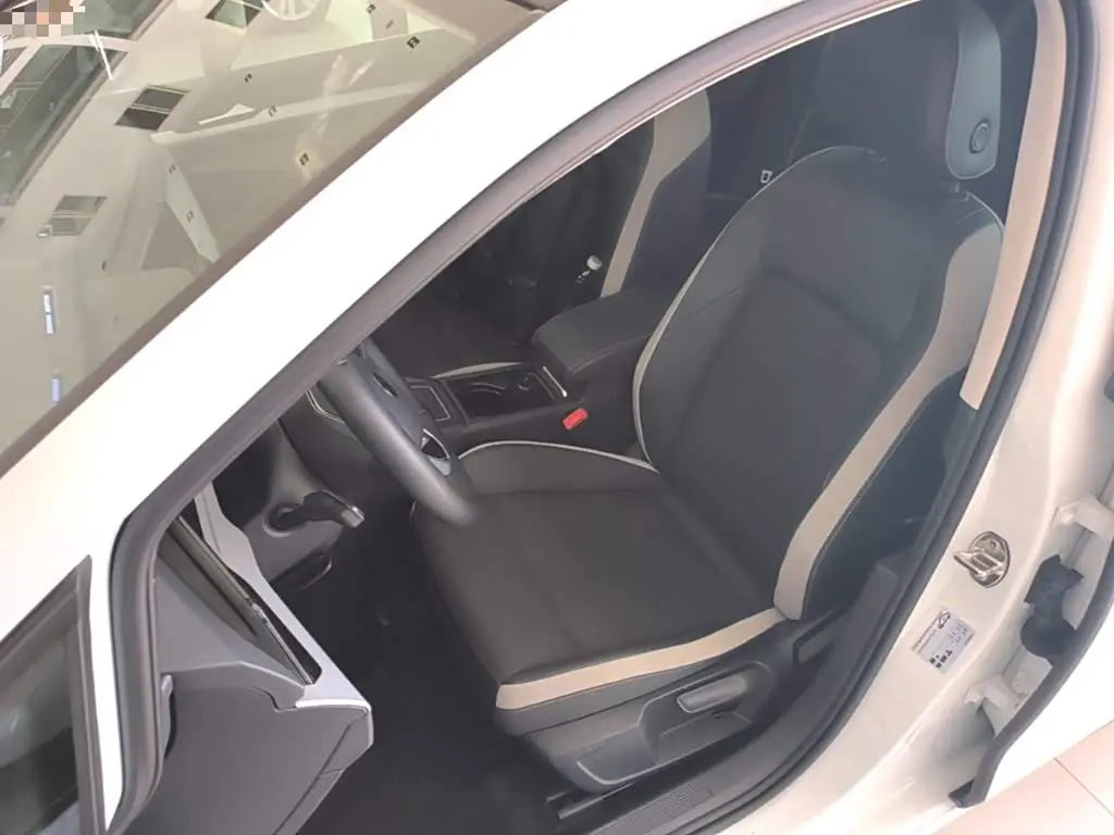 Volkswagen Golf 2024 — Photo 15/20