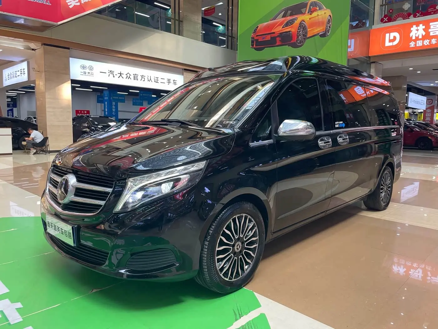 Mercedes-Benz V-Class 2018 — Фото 1/17