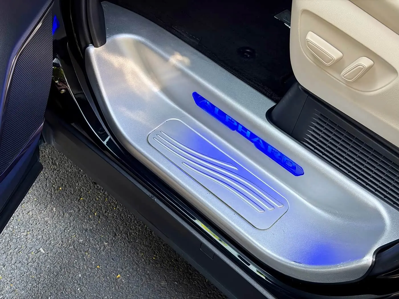 Toyota Alphard 2023 — Şəkil 12/20