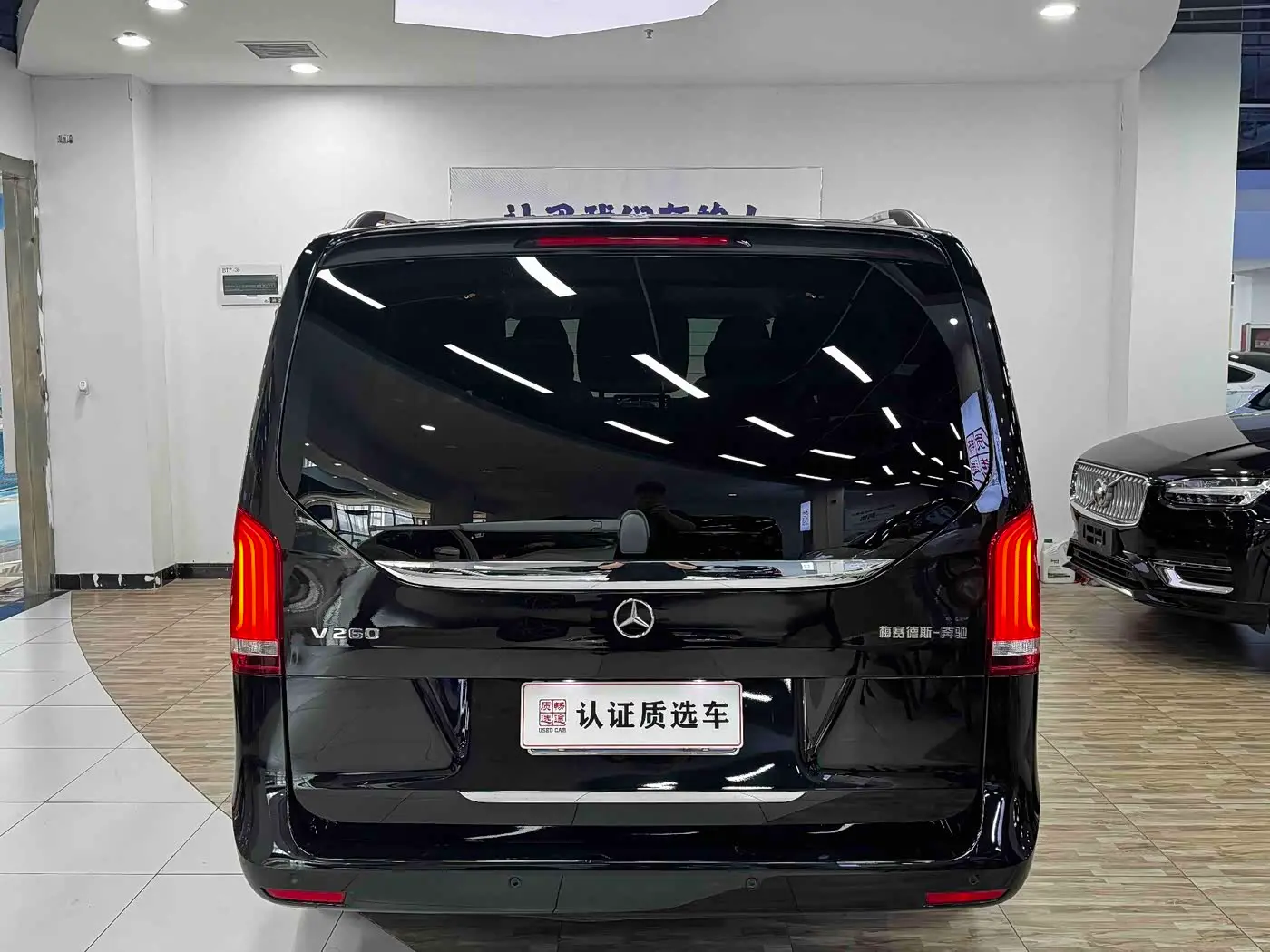 Mercedes-Benz V-Class 2023 — Photo 6/20
