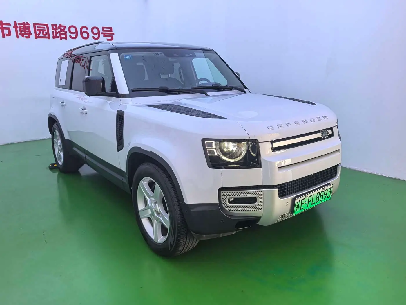Land Rover Defender NEV 2023 — Photo 3/19