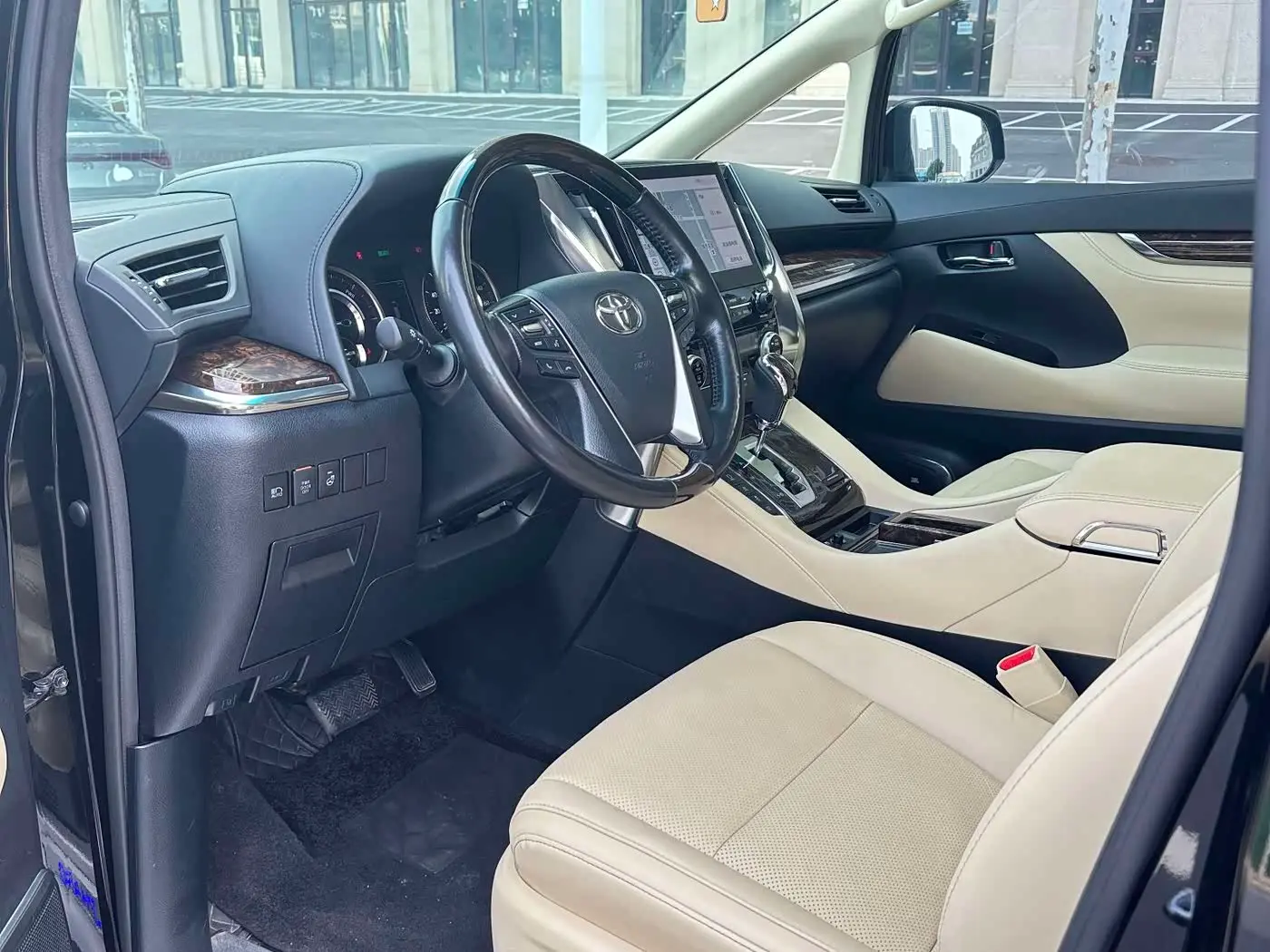 Toyota Alphard 2022 — Photo 8/15