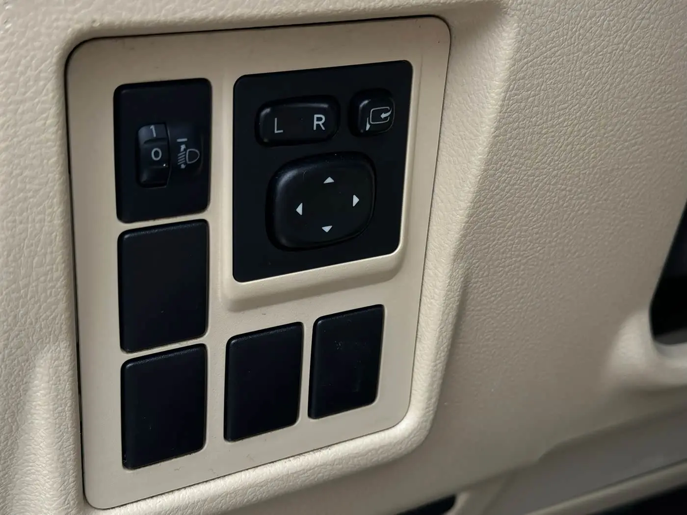 Toyota Prado 2014 — Photo 7/16
