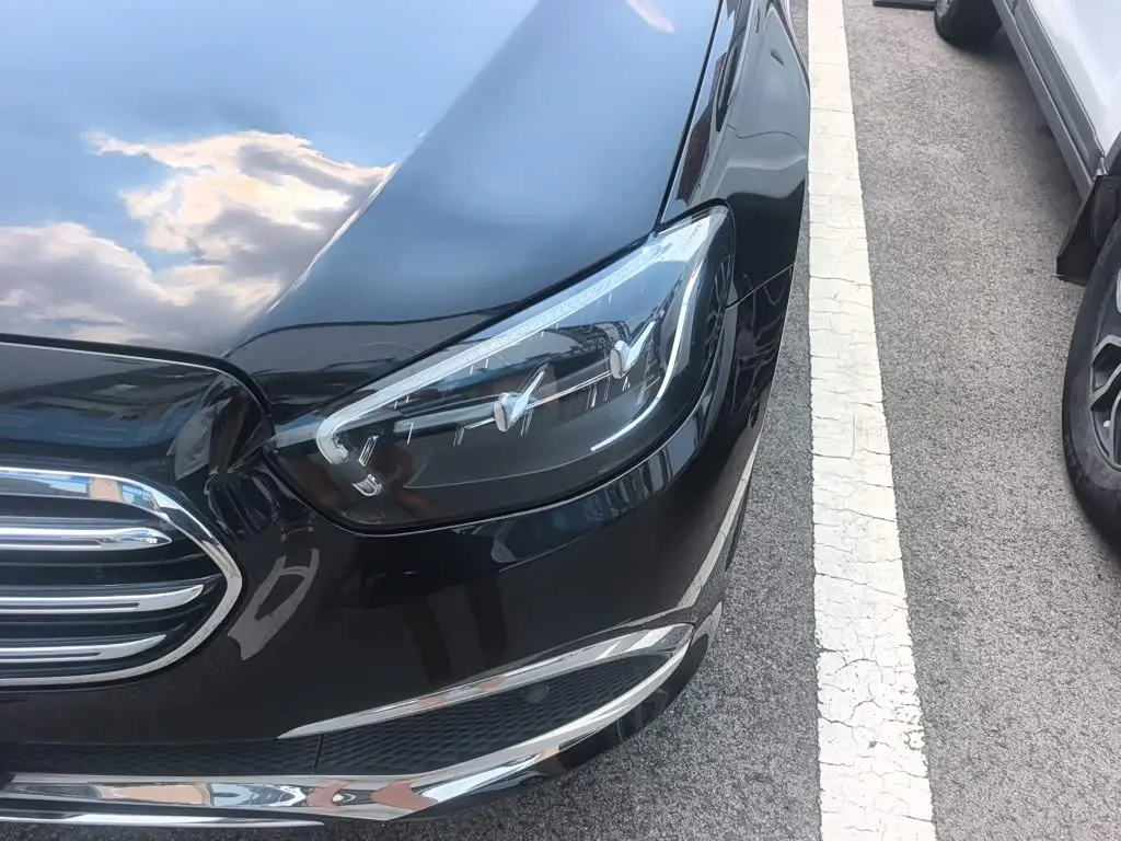 Mercedes-Benz E-Class 2022 — Photo 13/20