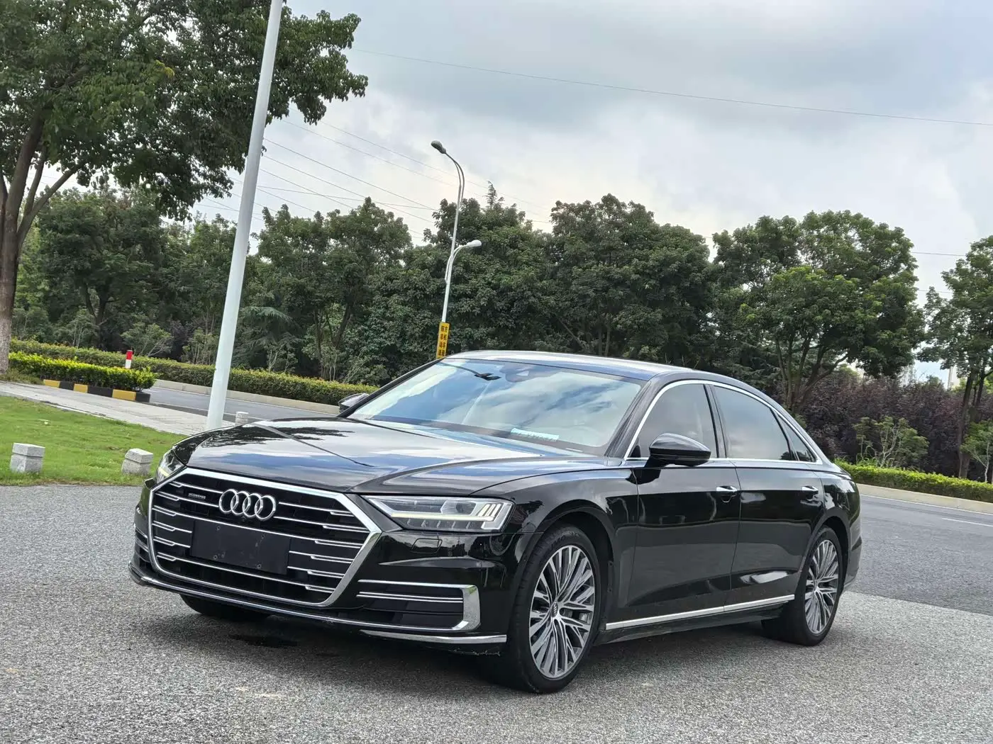 Audi A8 2020 — Photo 1/19