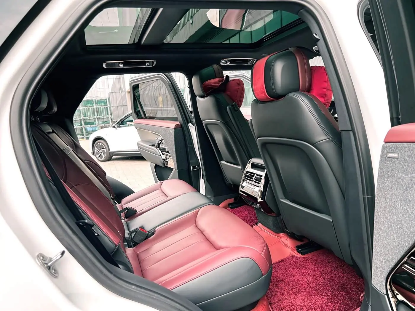 Land Rover Range Rover Sport 2024 — Photo 4/9