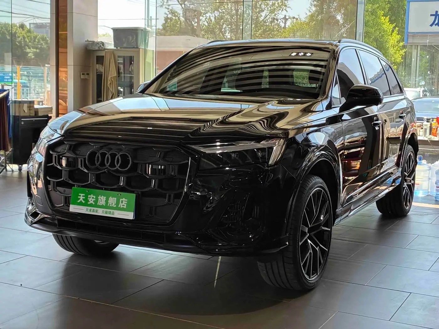 Audi Q7 2025 — Photo 1/13