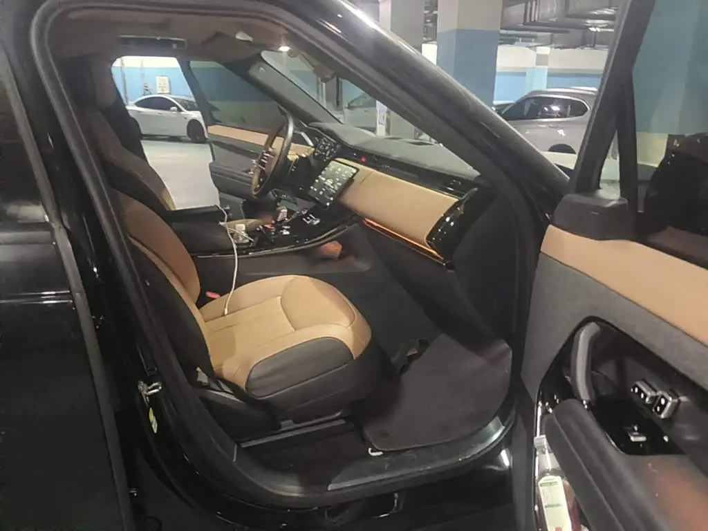 Land Rover Range Rover Sport 2023 — Photo 12/12