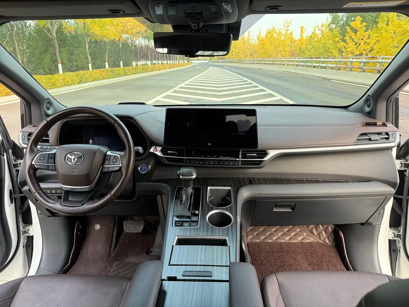 Toyota Sienna 2022 — Photo 6/9