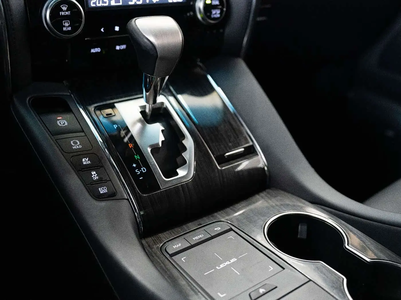 Lexus LM 2021 — Photo 6/15