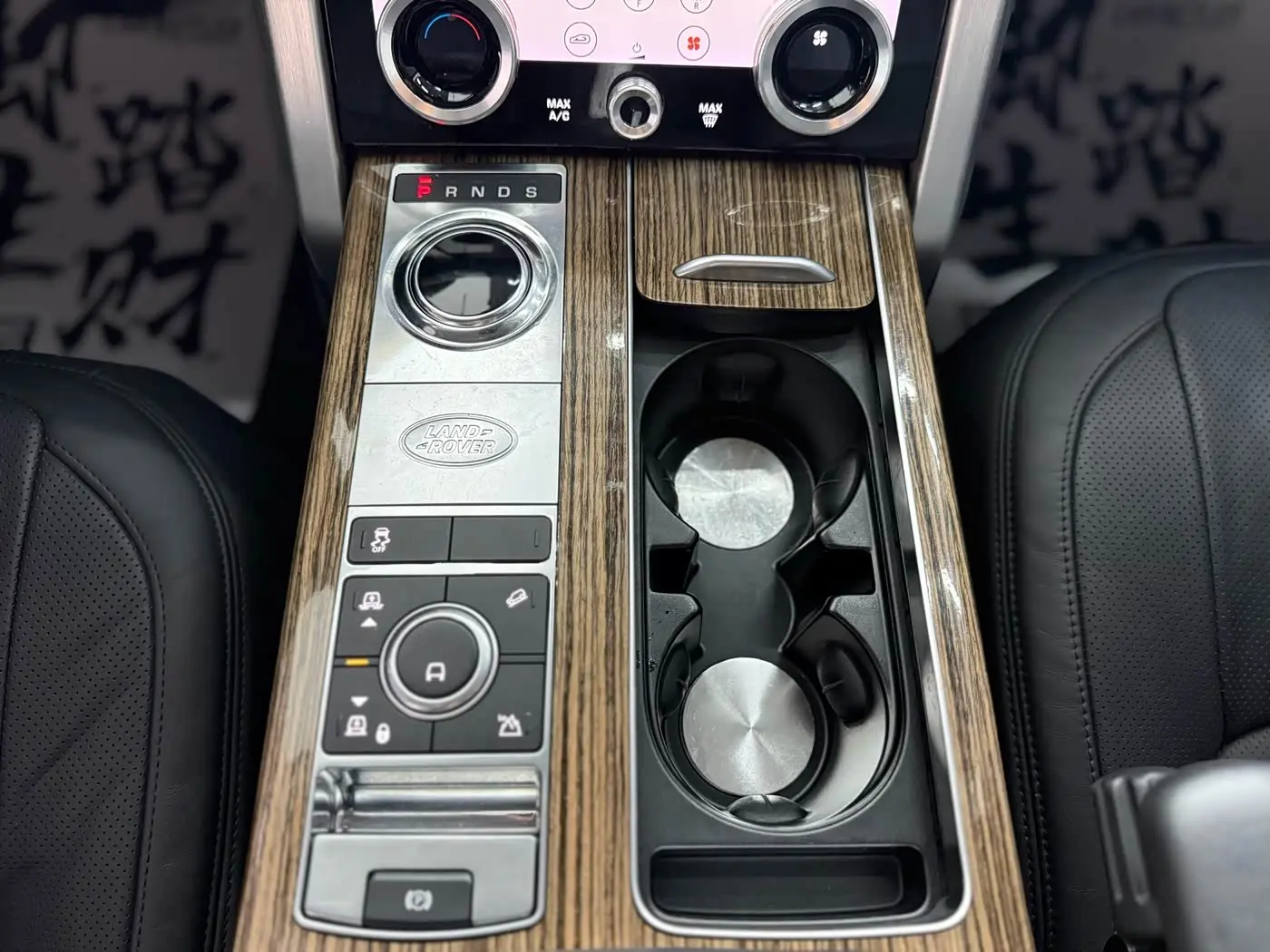 Land Rover Range Rover 2019 — Фото 11/17