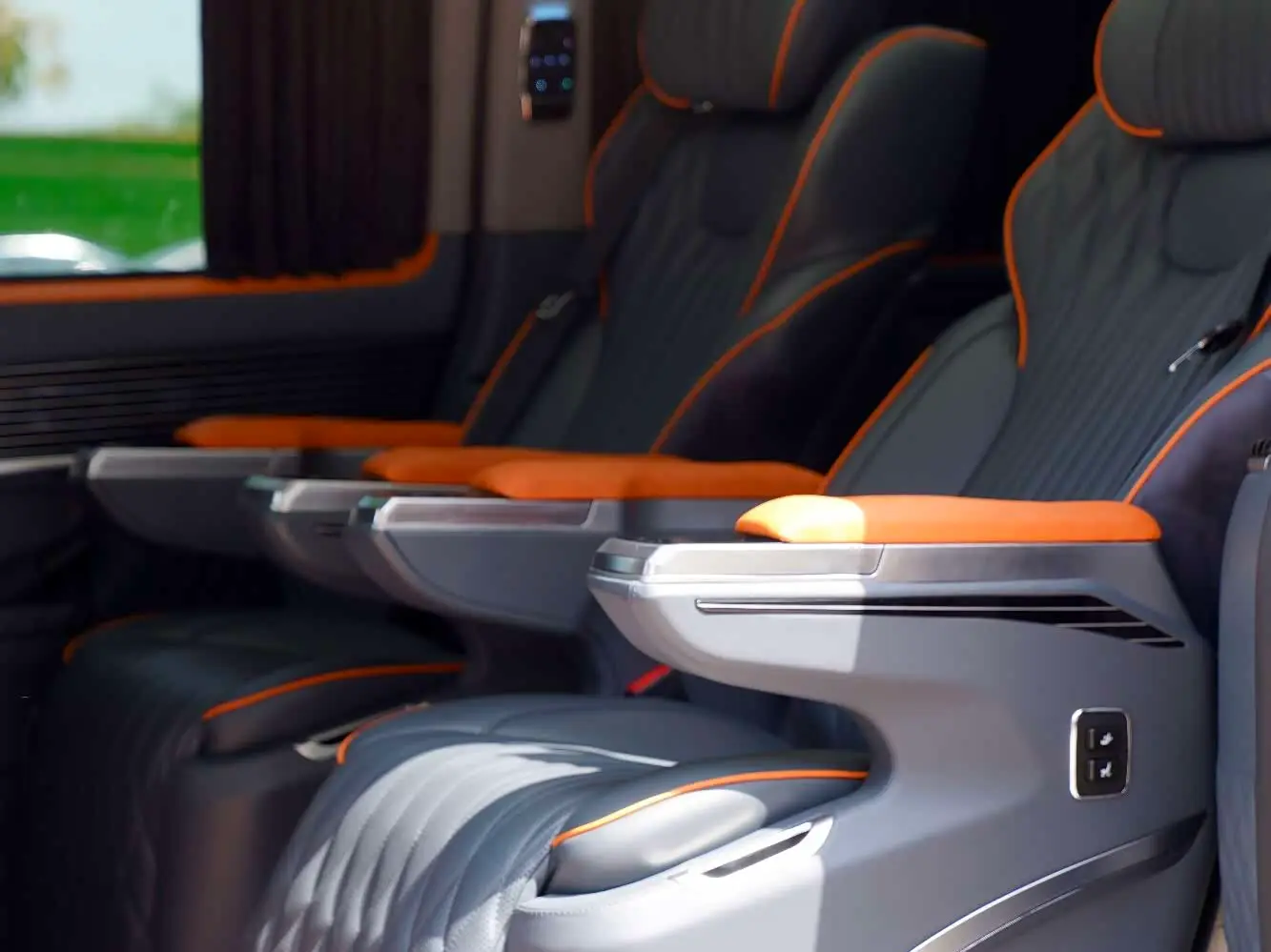 Mercedes-Benz V-Class 2024 — Photo 10/20