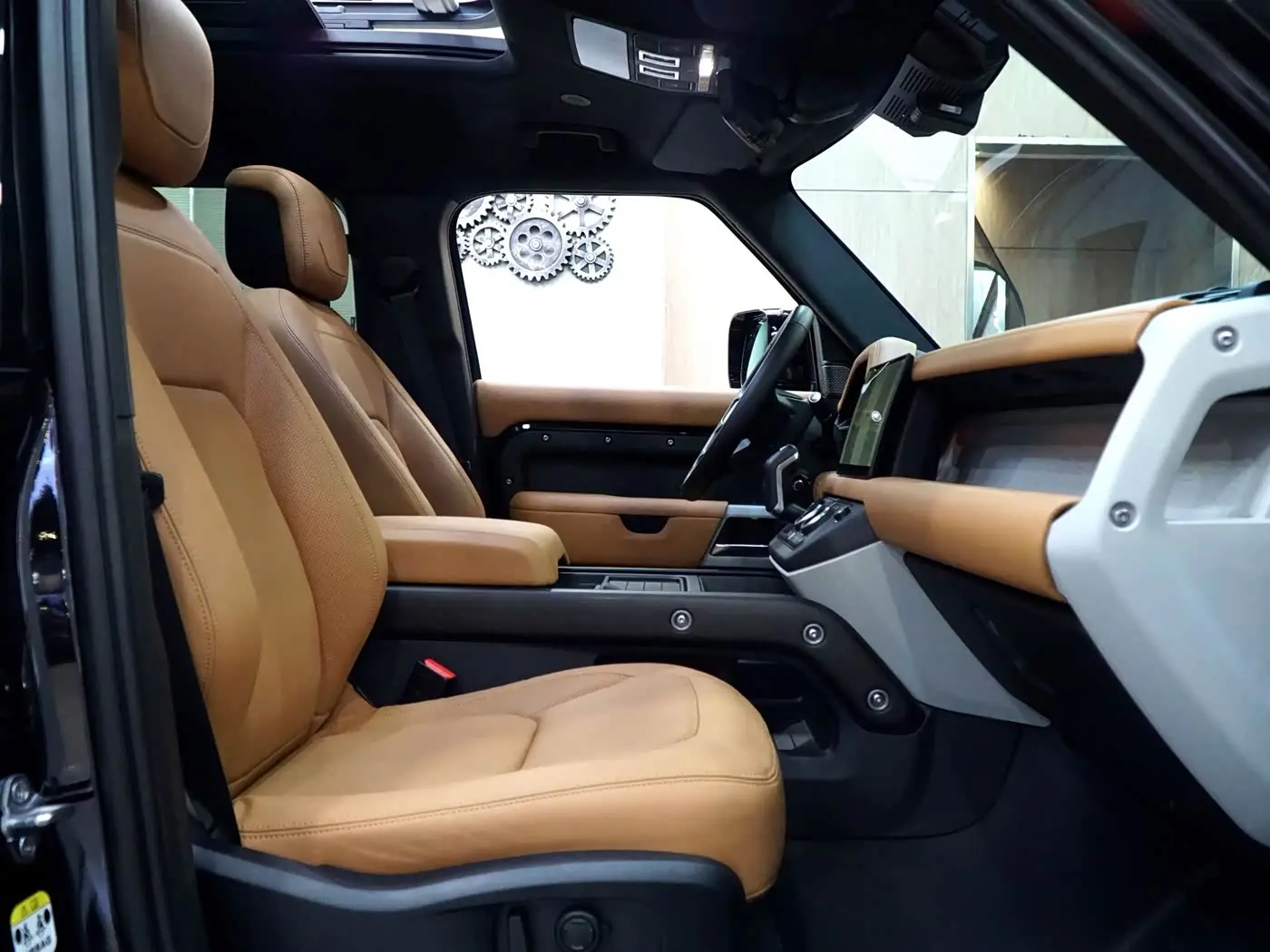 Land Rover Defender 2023 — Фото 9/20