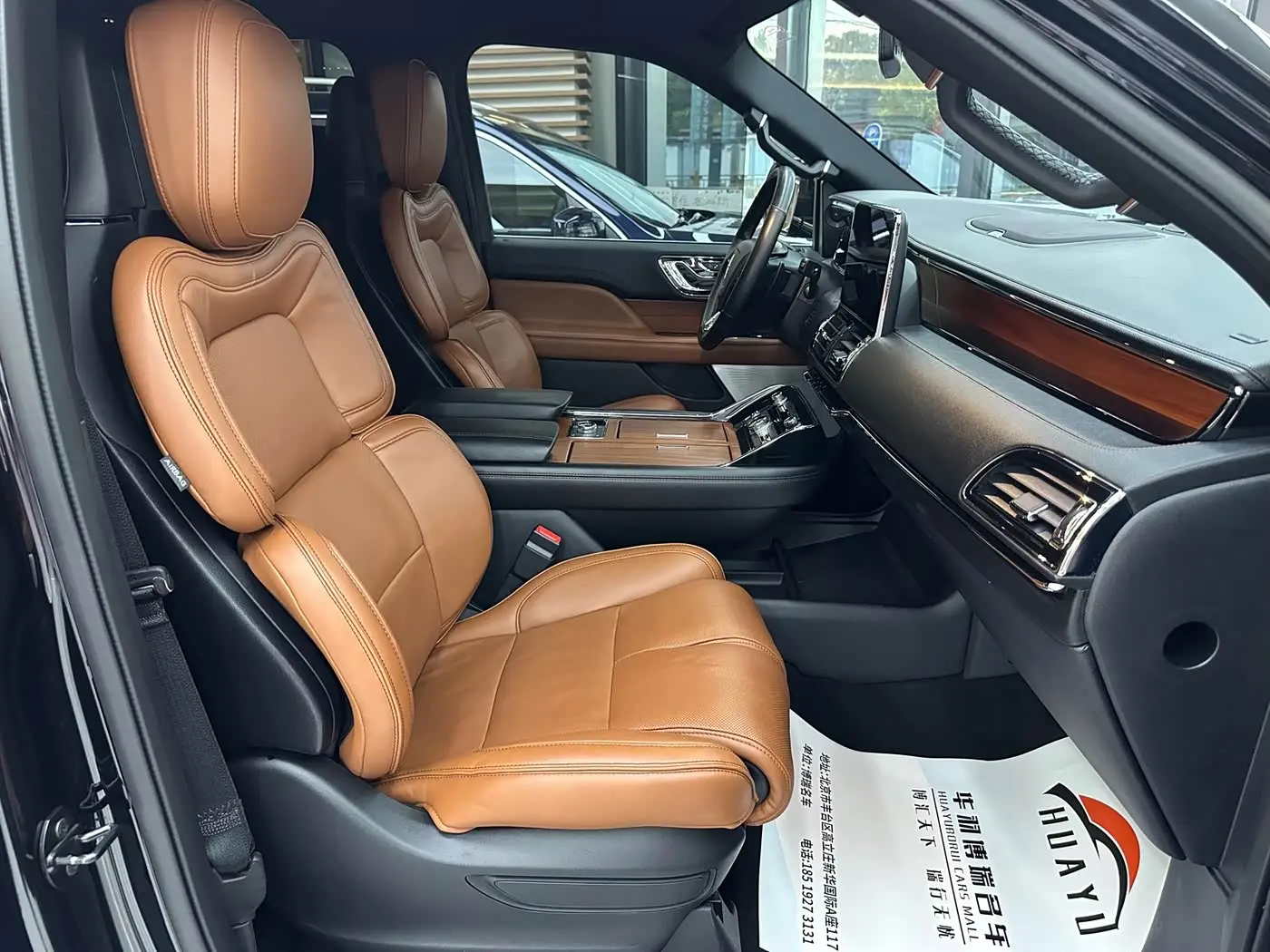 Lincoln Navigator 2018 — Photo 8/20