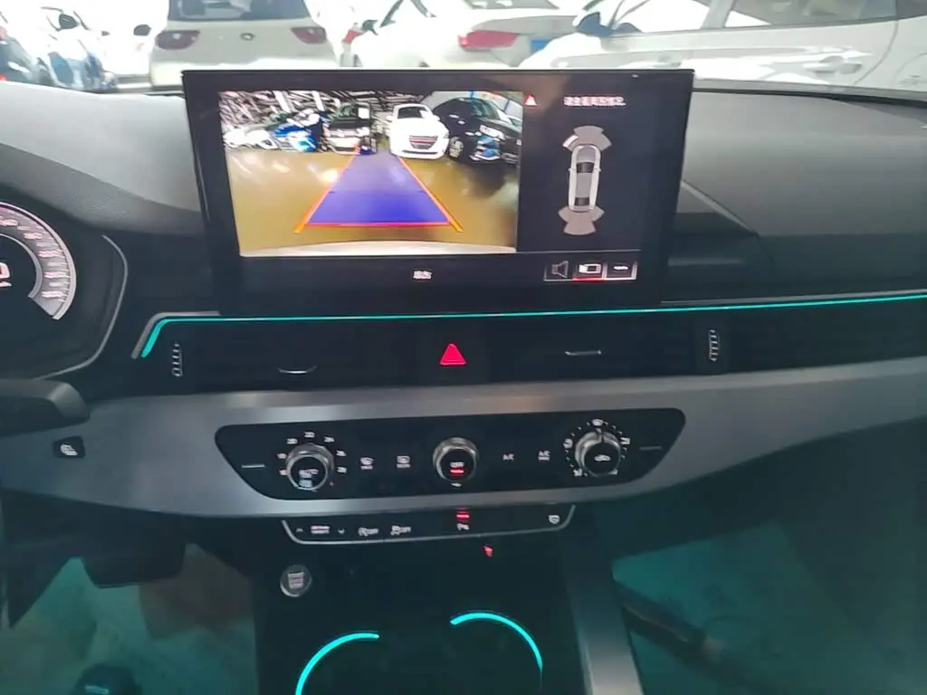 Audi A4L 2021 — Photo 12/19