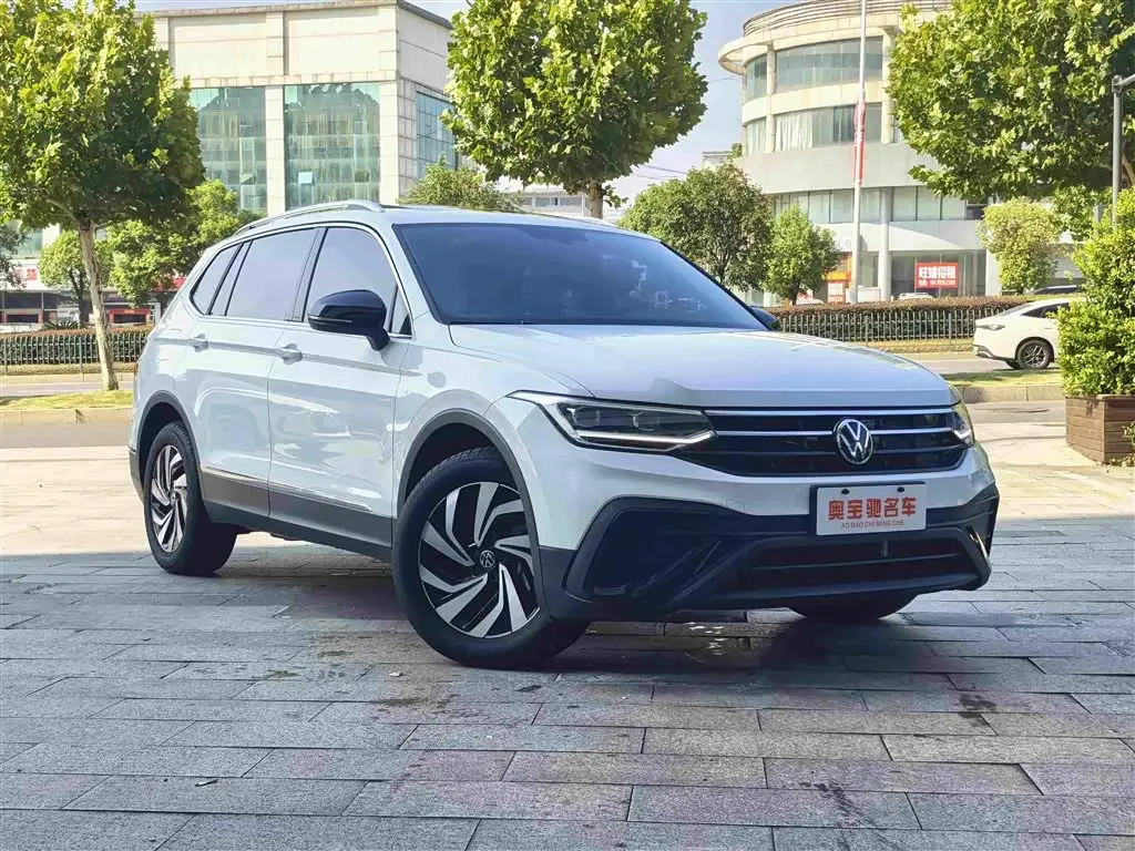 Volkswagen Tiguan L 2025 — Photo 3/15