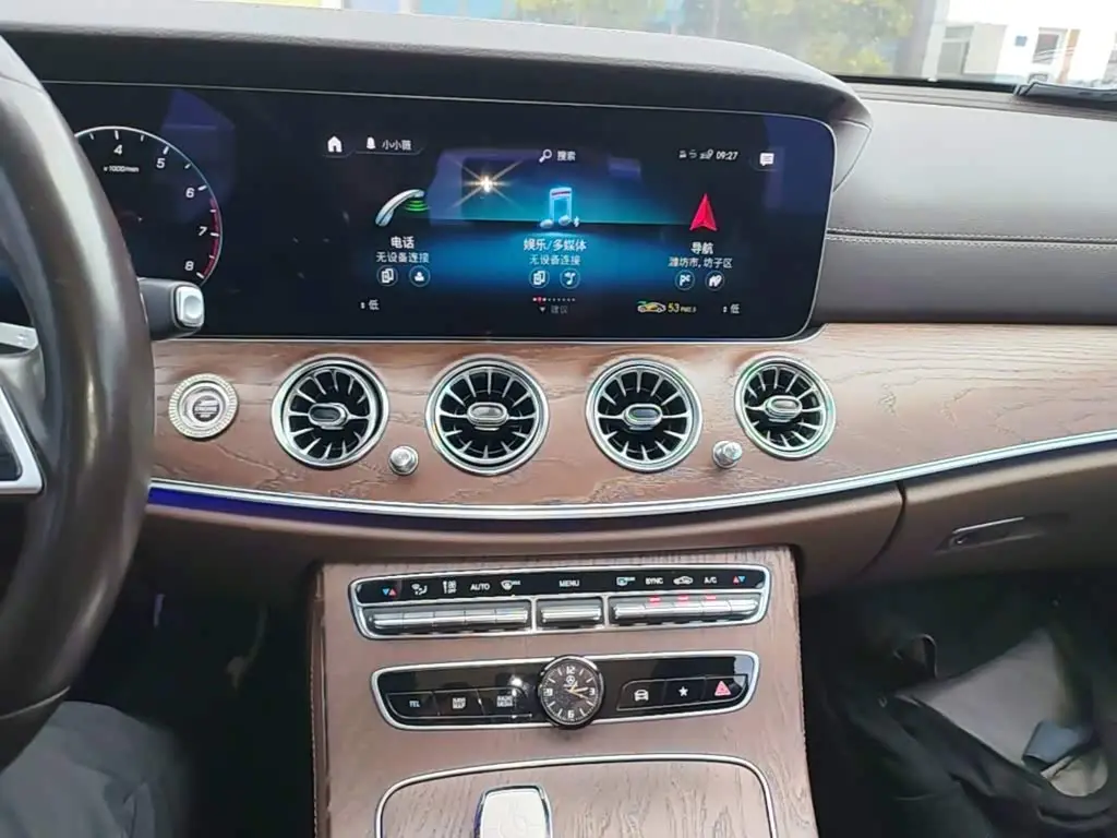 Mercedes-Benz E-Class 2022 — Photo 12/19