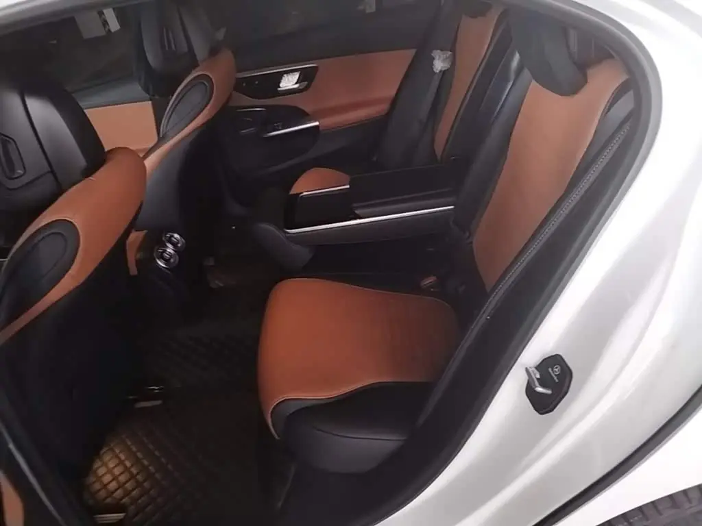 Mercedes-Benz C-Class 2025 — Фото 19/20