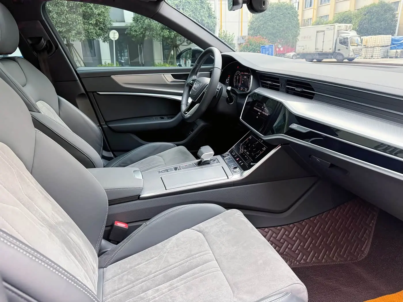 Audi A6L 2024 — ფოტო 13/17