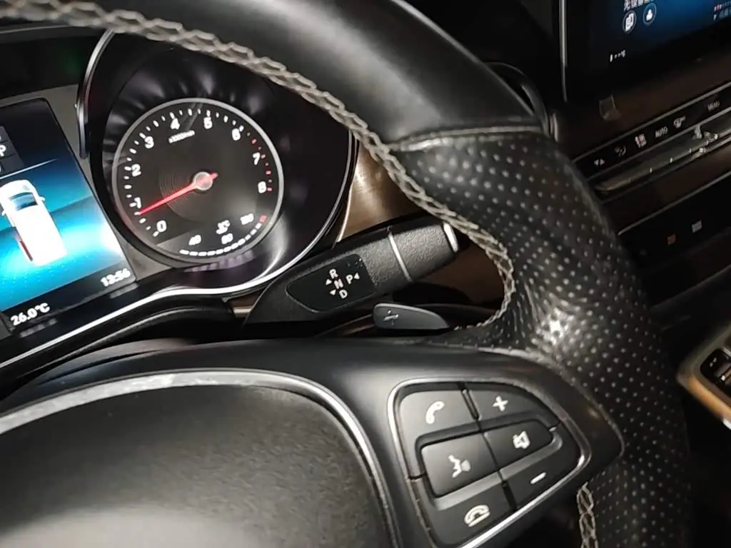 Mercedes-Benz V-Class 2021 — Photo 14/20