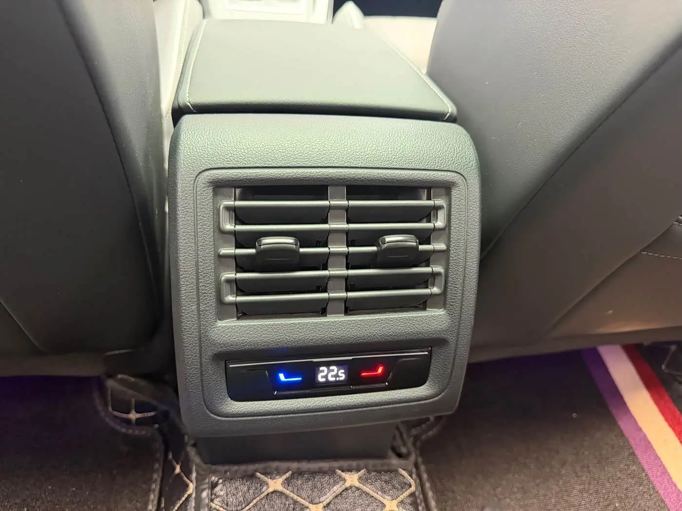 Volkswagen Golf 2022 — Photo 12/20