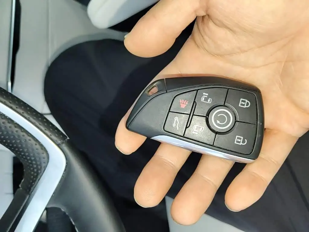 Buick GL8 New Energy 2025 — Photo 9/20
