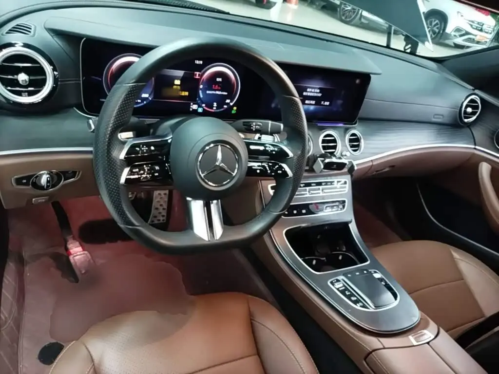 Mercedes-Benz E-Class 2021 — Photo 9/19