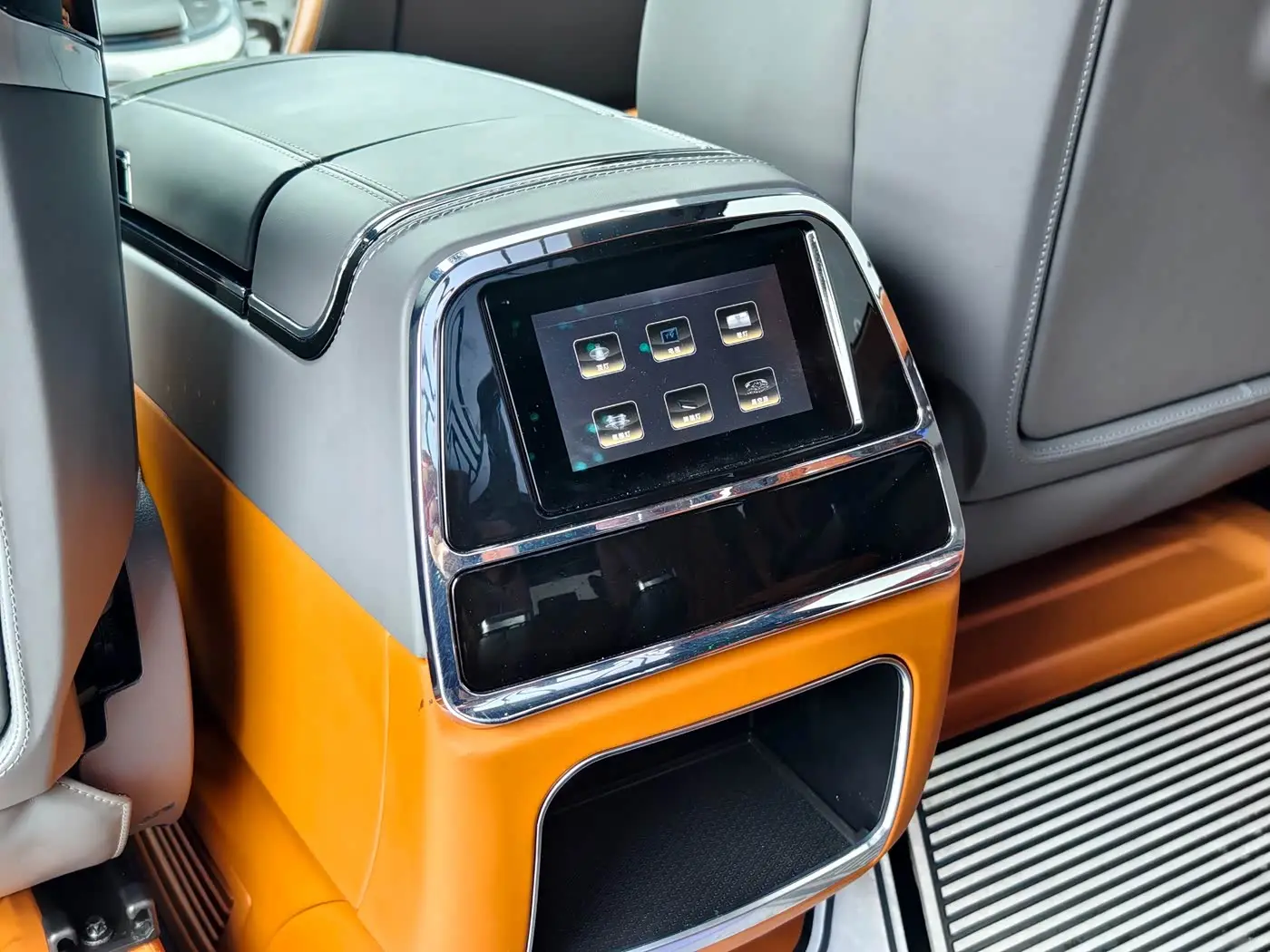 Mercedes-Benz Vito 2023 — ფოტო 19/20
